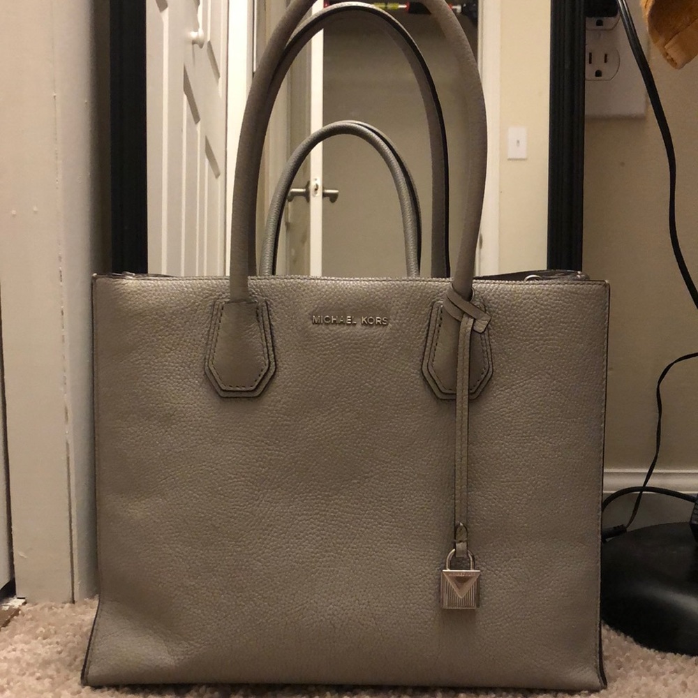 Light Gray Leather Michael Kors Purse
